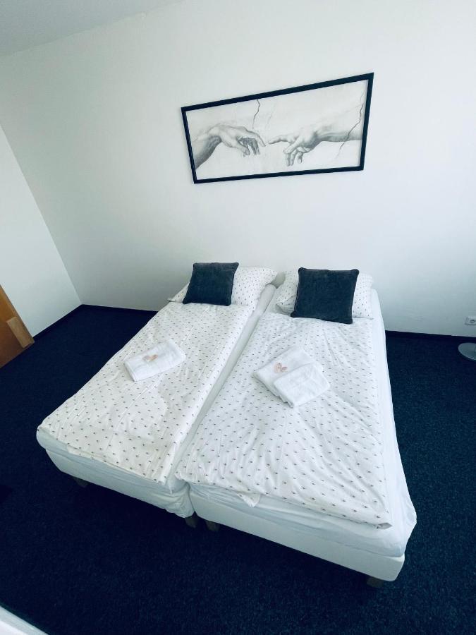 Apartmany Bryksova Prag Exterior foto