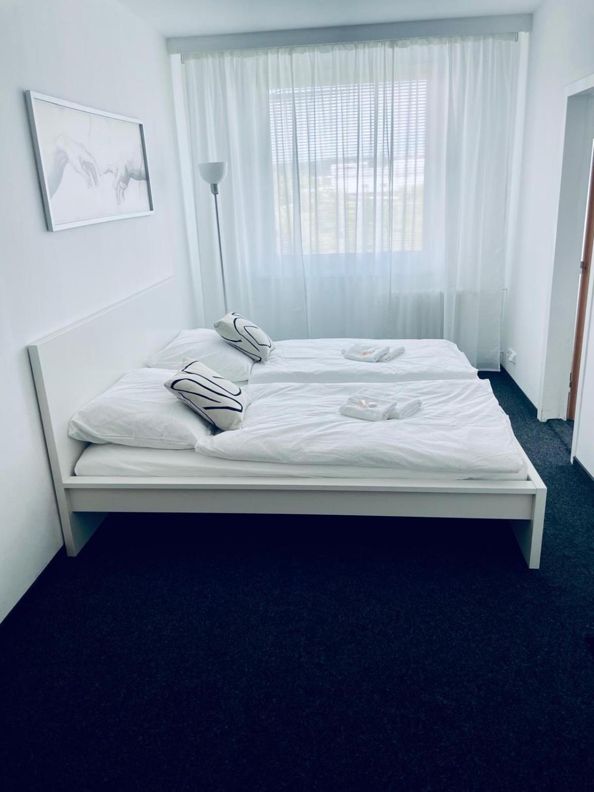 Apartmany Bryksova Prag Exterior foto